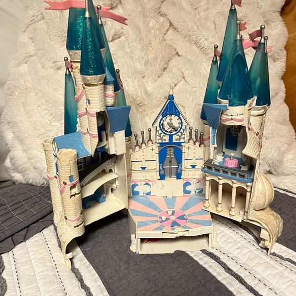 polly pocket Other - Blue and Cream Castle Playset